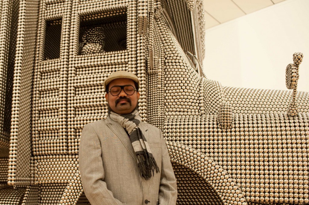 © ppc. Valay Shende devant son oeuvre, Musée d'art contemporain de Lyon