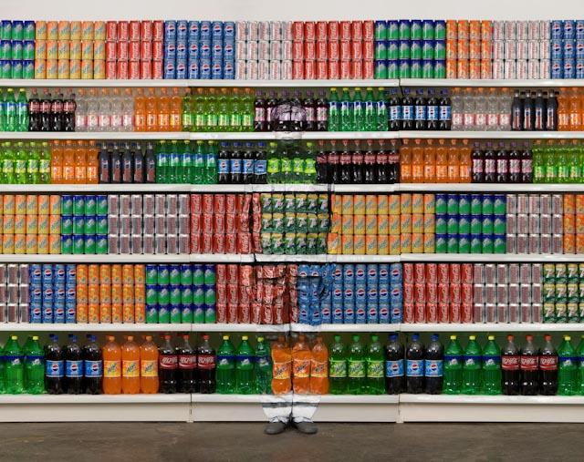 Supermarket 3 © Liu Bolin / Courtesy Galerie Paris-Beijing