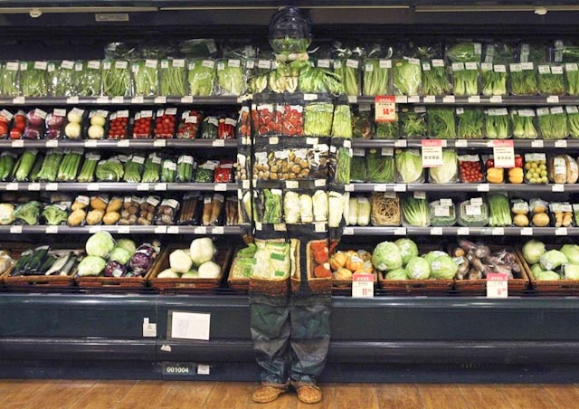 Green food © Liu Bolin / Courtesy Galerie Paris-Beijing