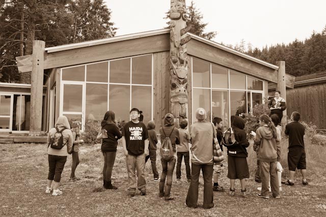 Haida Nation, Skidegate, jeune élève, Qay'llnagaay © ppc