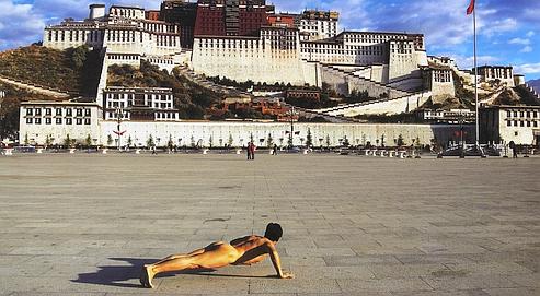 Face au ­Potala de Lhassa (Tibet)